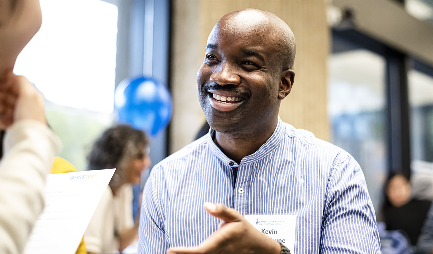 A person attending an OISE Mentorship event.