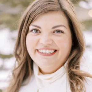 Headshot of Leanne (Rempel) Adegbonmire.